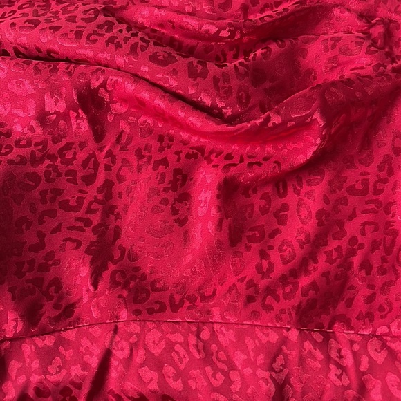 South Moon Under Hashtag Leopard Embossed Handkerchief Hem Top in Red - Picture 6 of 12